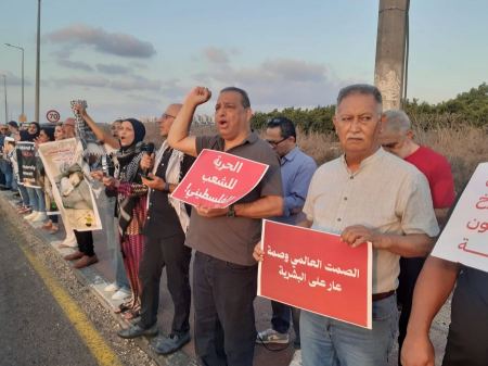 وقفة احتجاجية على مفرق راس عامر دعمًا لغزة